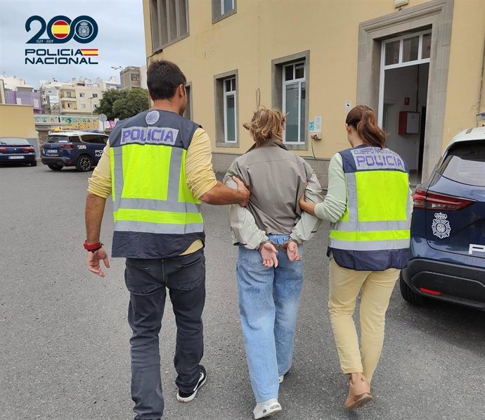La Policía Nacional detiene a una mujer por una cadena de delitos en cuatro días: robo con violencia, estafa y hurto