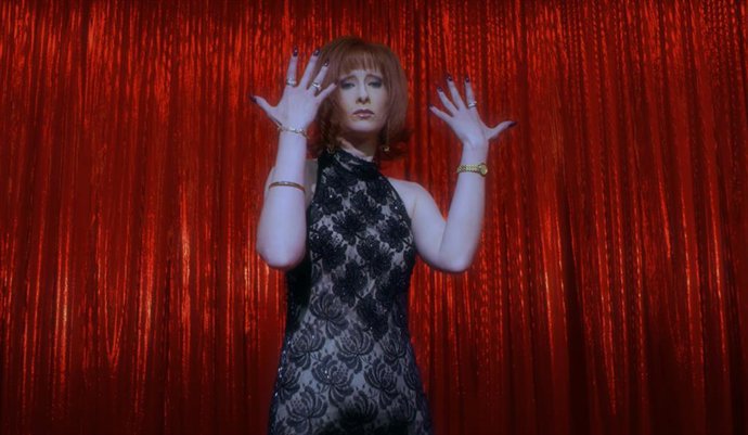 Tráiler y fecha de estreno de Superestar, una tragedia pop de Los Javis y Vigilando sobre el "Tamarismo"