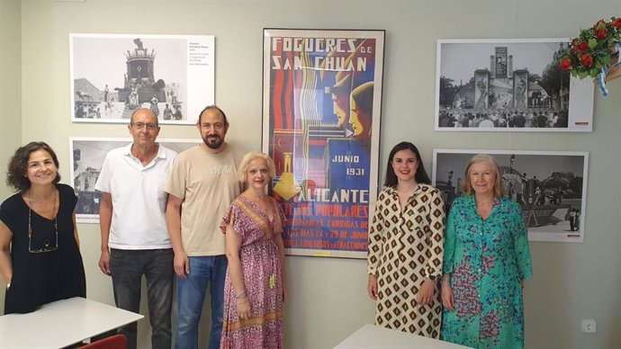 Alicante rememora los orígenes de las Hogueras con una exposición que viaja desde 1928 hasta 1936