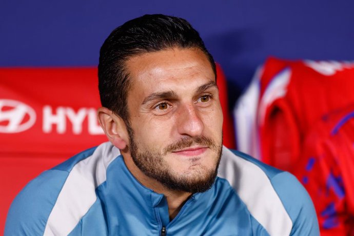 Archivo - Jorge Resurreccion Koke, do Atlético de Madri, observa durante a partida de futebol da Liga Espanhola, LaLiga EA Sports, disputada entre o Atlético de Madri e o Rayo Vallecano no estádio Riyadh Air Metropolitano em 24 de abril de 2025, em Madri,