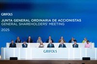 Grifols abre la puerta a una recompra de acciones y reitera los dividendos en 2025