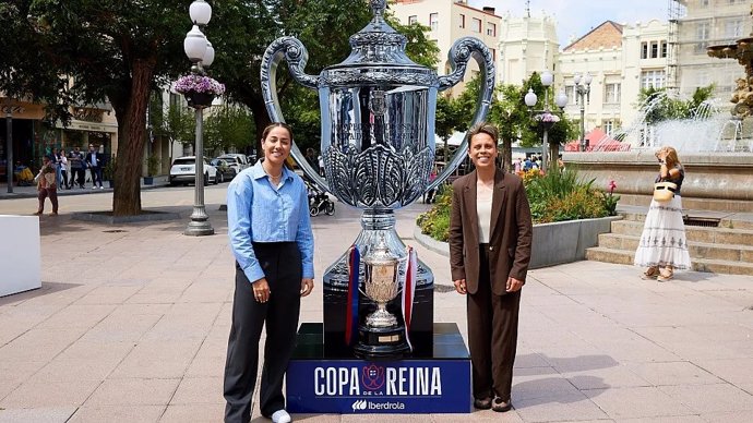 La Copa de la Reina llega a Huesca escoltada por Vicky Losada y Amanda Sampedro