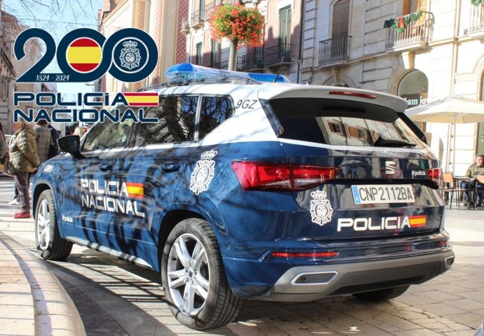 Patrulla policial en el centro de Granada, en imagen de archivo