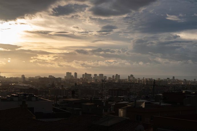 Archivo - Panorámicas de Barcelona desde el Mirador de Torre Baró, a 12 de diciembre de 2024, en Barcelona, Catalunya (España).