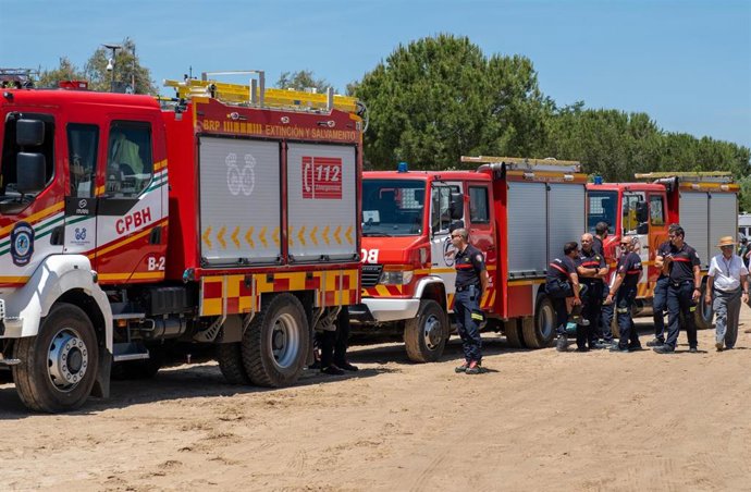 Bomberos del Consorcio Provincial de Huelva en la Romeria del Rocío 2025.