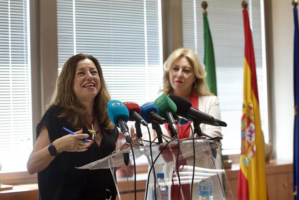 La consejera de Desarrollo Educativo y FP, María del Carmen Castillo, y la de Economía, Hacienda y Fondos Europeos, Carolina España, han informado sobre las inversiones en cuatro centros escolares en la provincia: dos nuevos y dos de sustitución.