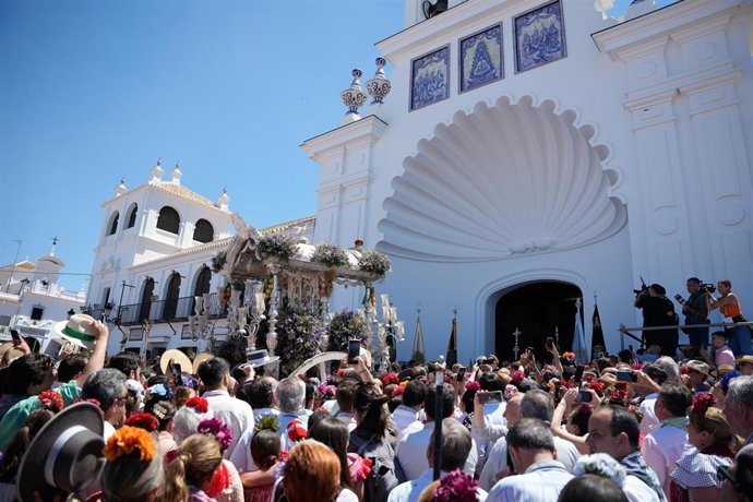 Archivo - Imágenes de la segunda jornada de presentación de hermandades en El Rocío. Imagen de archivo. 