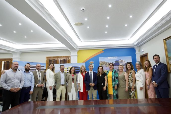 Las Consejeras De Economía, Hacienda Y Fondos Europeos, Carolina España, Y De Desarrollo Educativo Y Formación Profesional, María Del Carmen Castillo, Visitan El Ayuntamiento De La Ciudad Y Se Reúnen Con El Alcalde.