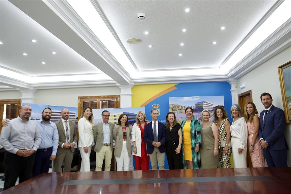 Las Consejeras De Economía, Hacienda Y Fondos Europeos, Carolina España, Y De Desarrollo Educativo Y Formación Profesional, María Del Carmen Castillo, Visitan El Ayuntamiento De La Ciudad Y Se Reúnen Con El Alcalde.