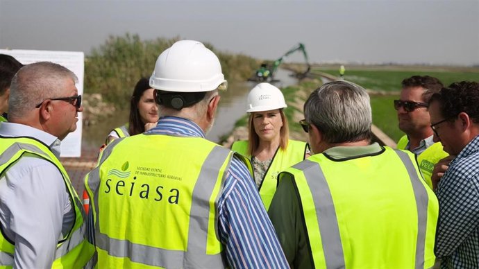 Visita de la delegada del Gobierno, Pilar Beranbé, a pedanías y caminos rurales afectados por la dana