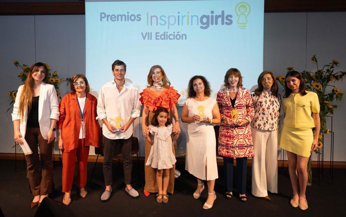 Foto familia ganadores VII Premios Inspiring Girls