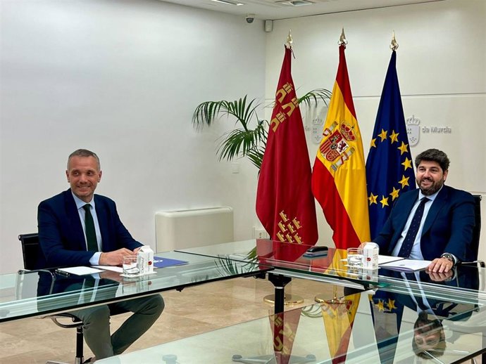 El vicesecretario general del PP en la Región de Murcia, Joaquín Segado, durante su reunión con el presidente regional, Fernando López Miras
