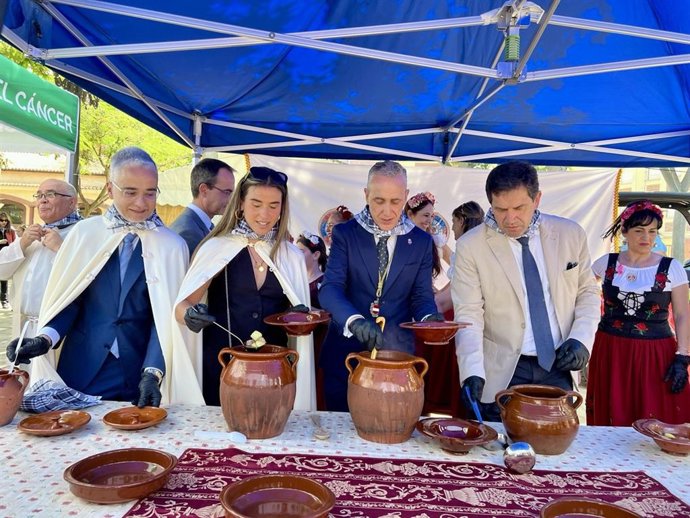 Puertollano responde masivamente al Santo Voto y el alcalde anuncia la firma del contrato de las obras del Bosque