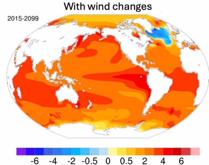 Los mapas muestran las tendencias proyectadas de la temperatura de la superficie del mar durante el período 2015-2099 debido a las emisiones moderadas a altas de gases de efecto invernadero.