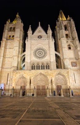 Archivo - El pórtico de la Catedral de León retoma este viernes las proyecciones de luz y color con imágenes en 3D 