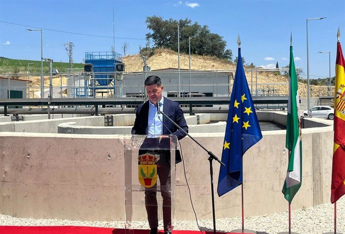 El vicepresidente de Infraestructuras y Territorio Sostenible de la Diputación de Málaga, Cristóbal Ortega, ha participado en el acto oficial de puesta en marcha de la depuradora