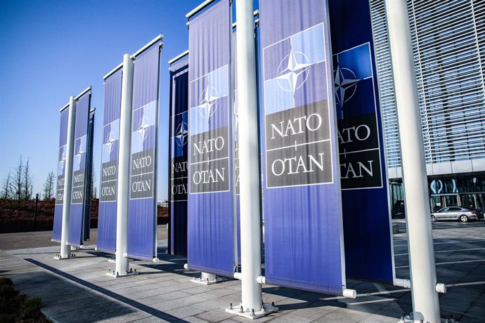 Archivo - Arquivo - 3 de abril de 2025, Bruxelas, Bélgica, Bélgica: Exterior da entrada principal da sede da OTAN em Bruxelas com o logotipo.