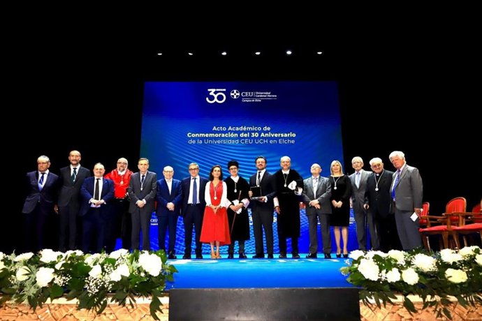 Rovira reitera el "compromís" del Consell per a "recolzar econòmicament" amb beques a l'alumnat amb menys recursos