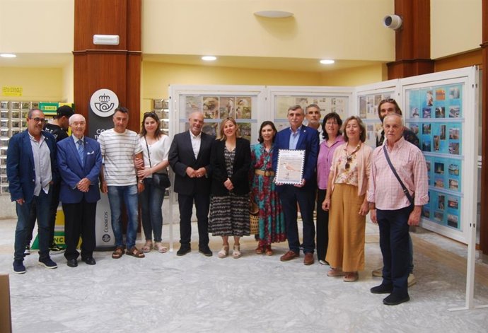 Inauguración en Cádiz de una exposición filatética sobre el chorlitejo y el medio ambiente.