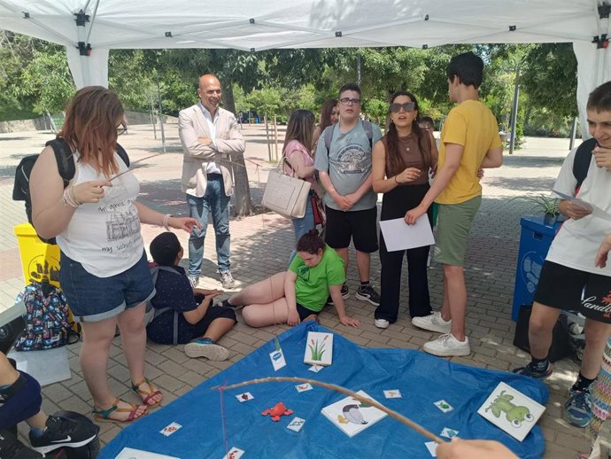 Participantes en una de las actividades organizadas con motivo del Día del Medio Ambiente.