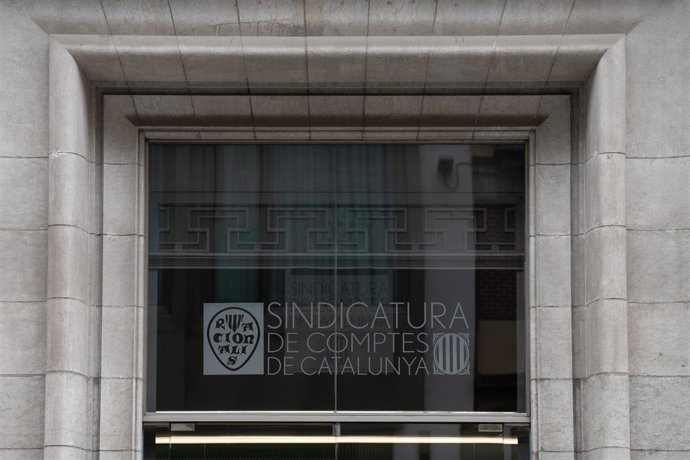 Archivo - Fachada de la sede de la Sindicatura de Comptes en Vía Laietana 60.
