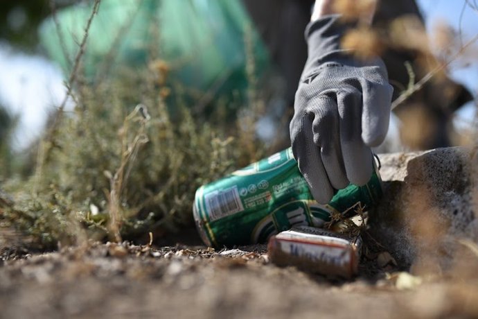 Un total de 11.000 voluntarios recogerán 'basuraleza' este sábado en 740 puntos de España gracias al Proyecto LIBERA.