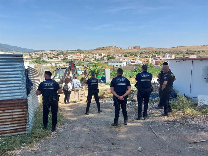 Intervención contra las usurpaciones de terrenos en Los Pastores en Algeciras.