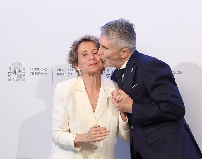 El ministro del Interior, Fernando Grande-Marlaska, preside la toma de posesión de la nueva secretaria de Estado de Seguridad, Aina Calvo, en la sede del Ministerio