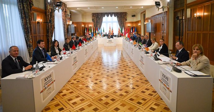 Archivo - Celebración de la XXVII Conferencia de Presidentes, en el Palacio de la Magdalena, a 13 de diciembre de 2024, en Santander, Cantabria (España). La conferencia se celebra tras más de dos años sin convocarse, en una cita en la que el foco está pue