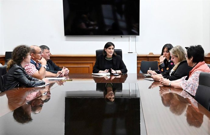 Reunión de la alcaldesa y las concejalas con las tres asociaciones vecinales de San Román