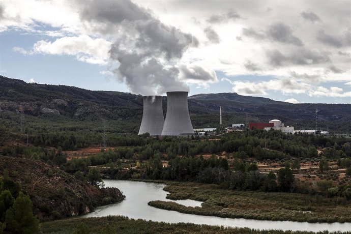 Archivo - La central nuclear de Cofrentes (Valencia) en imagen de archivo.