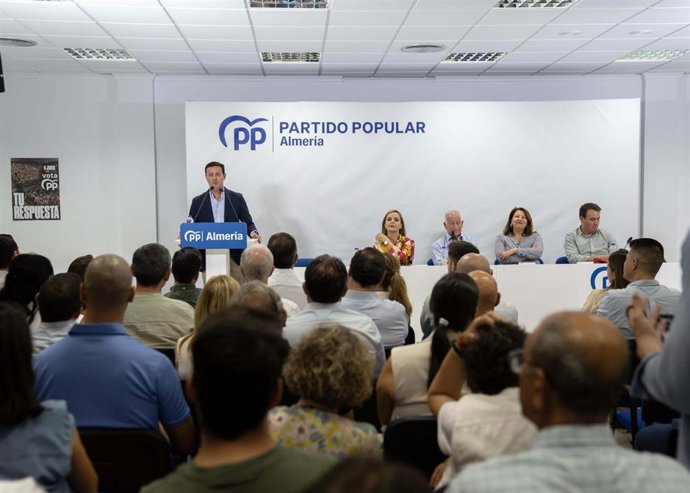 El presidente del PP, Javier A. García, durante su intervención en la celebración de una Junta Directiva Provincial.