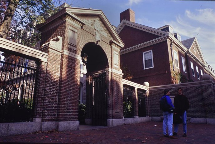 4 de junho de 2025, Cambridge, Massachusetts, EUA: Universidade de Harvard em Cambridge. Uma das melhores universidades do mundo, que atrai muitos estudantes internacionais e seus talentos.