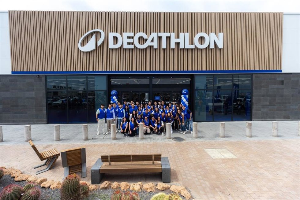 Decathlon abre en Adeje una tienda de más de 4.000 metros cuadrados.