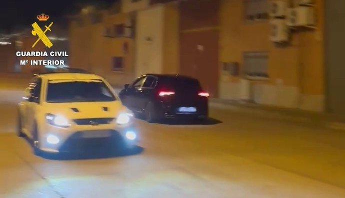 Fotos de la Guardia Civil sobre las carreras ilegales en polígonos industriales de Salamanca