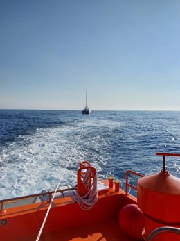 Catamarán rescatado por Salvamento tras interacción con orcas