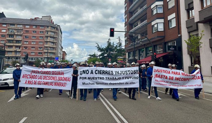 Manifestación en contra de la paralización de la esplotación minera TyC Narcea.  