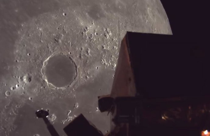 Imagem da superfície lunar durante a aproximação da Resiliência