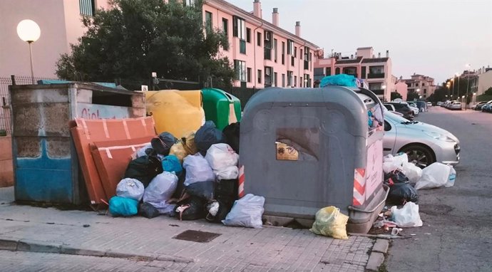 Contenedores en Sa Torre.