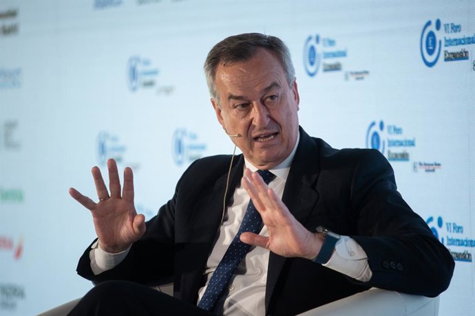 El CEO del Banco Sabadell, César González-Bueno, durante la primera jornada del VI Foro Internacional Expansión, en el Parador de Alcalá de Henares, a 21 de mayo de 2025, en Alcalá de Henares, Madrid (España). El foro, organizado por el diario económico, 