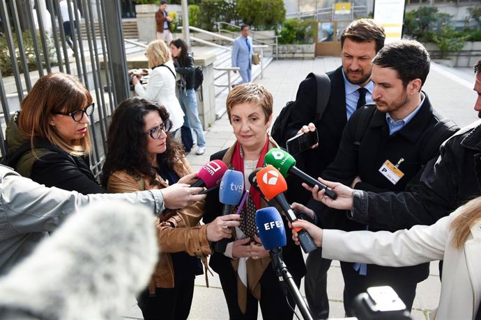 Archivo - La consellera de Innovación, Industria, Comercio y Turismo, Marián Cano, atiende a los medios en imagen de archivo