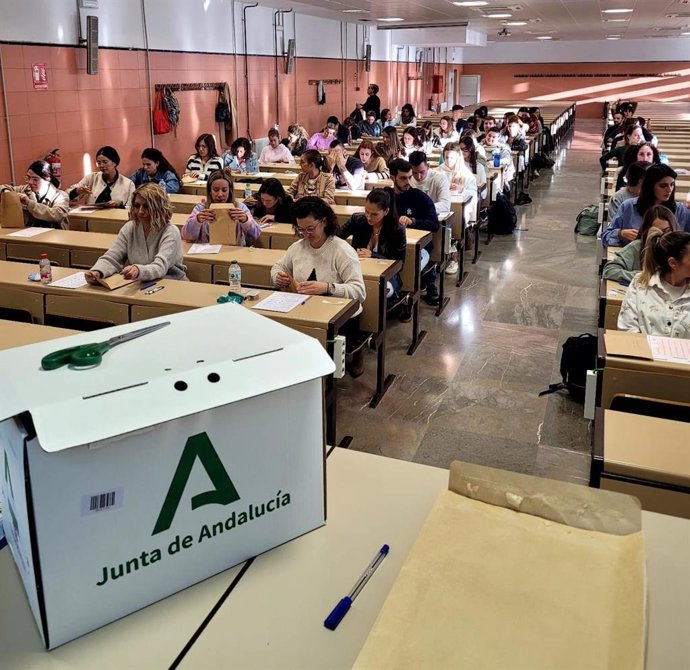 Participantes durante los exámenes de la Oferta de Empleo del SAS.