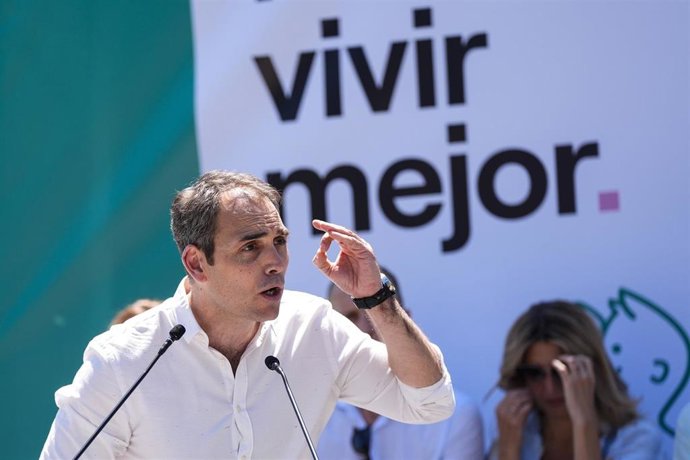 El coordinador de IU Andalucía y diputado de Sumar, Toni Valero, durante el acto promovido por Movimiento Sumar e IU sobre la reducción de la jornada en Sevilla, a 25 de mayo de 2025 en Sevilla (Andalucía, España). (Foto de archivo).