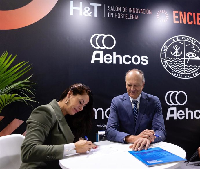 Firma de un convenio entre Fycma y Aehcos