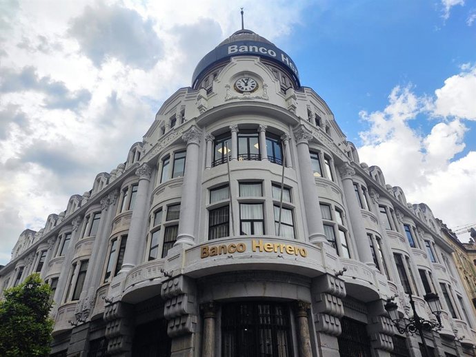 Banco Sabadell-Herrero, en Oviedo