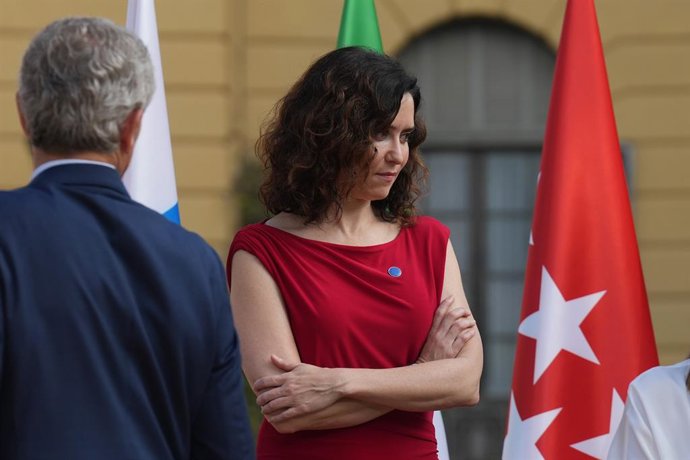 A Presidente da Comunidade de Madri, Isabel Díaz Ayuso, em sua chegada à 28ª Conferência de Presidentes, no Palau de Pedralbes em Barcelona, em 6 de junho de 2025, em Barcelona, Catalunha (Espanha). A conferência abordará os 16 pontos