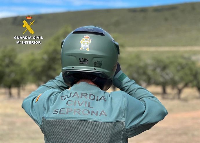Archivo - Un agente del Seprona de la Guardia Civil.