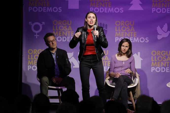 Archivo - La eurodiputada de Podemos, Irene Montero, interviene en un acto de Podemos, en el espacio social y cultural Nau Bostik, a 9 de abril de 2025, en Barcelona, Cataluña (España). Este acto precede la Quinta Asamblea del partido, que serán los próxi