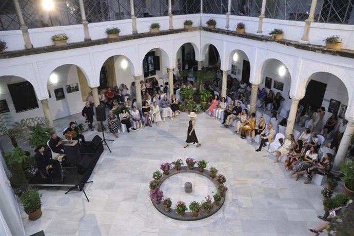 El Palacio de Orive ha acogido la segunda edición del desfile 'Córdoba, moda con alma'.
