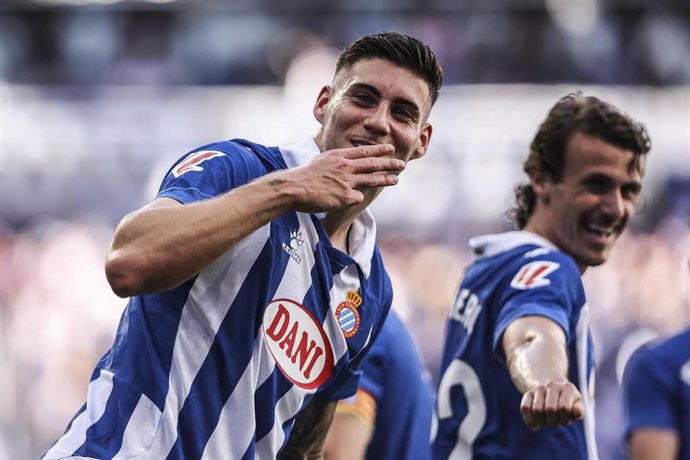 Archivo - Roberto Fernandez of RCD Espanyol celebrates a goal during the Spanish league, La Liga EA Sports, football match played between RCD Espanyol and Real Betis at RCDE Stadium on May 04, 2025 in Cornella, Barcelona, Spain.